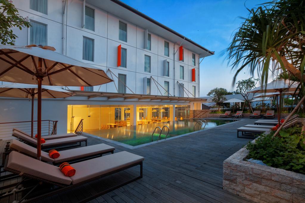 Harris Hotel And Conventions Denpasar  Exterior photo