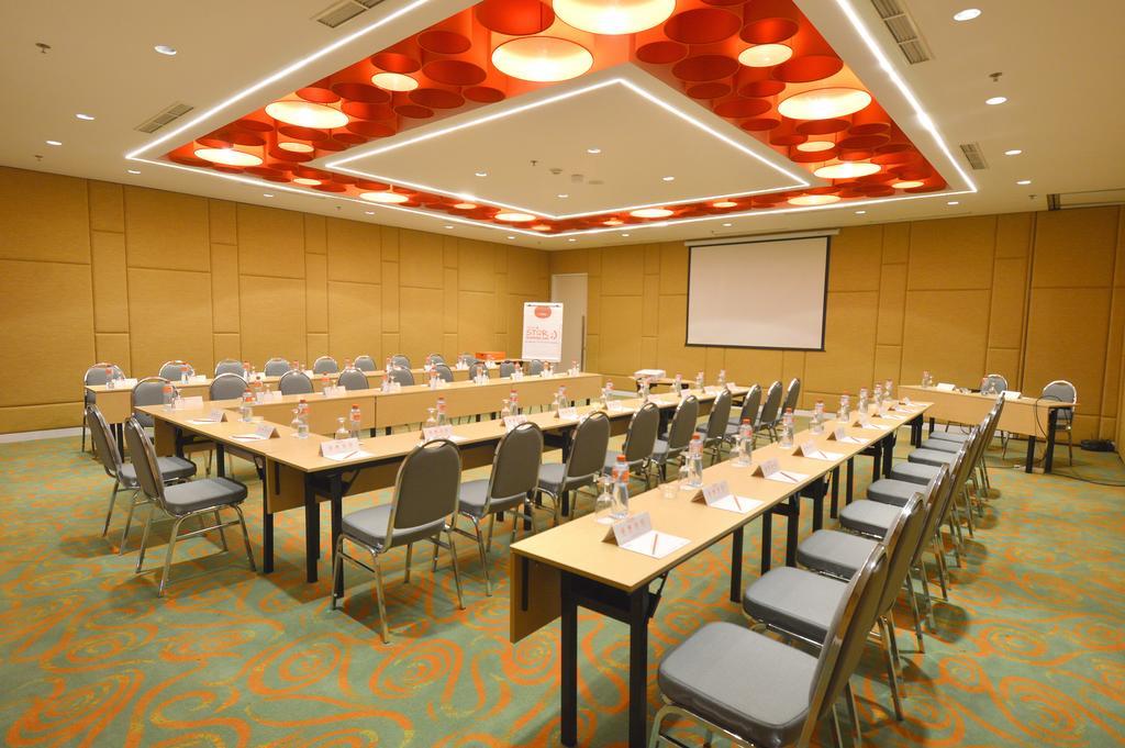 Harris Hotel And Conventions Denpasar  Exterior photo