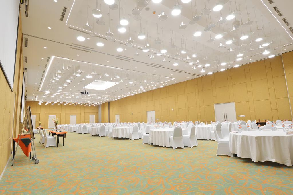 Harris Hotel And Conventions Denpasar  Exterior photo