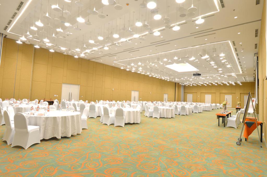 Harris Hotel And Conventions Denpasar  Exterior photo