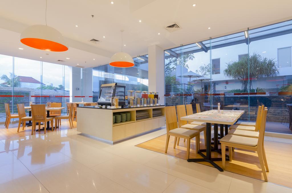 Harris Hotel And Conventions Denpasar  Exterior photo