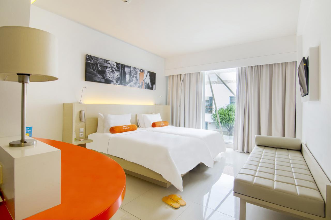 Harris Hotel And Conventions Denpasar  Exterior photo