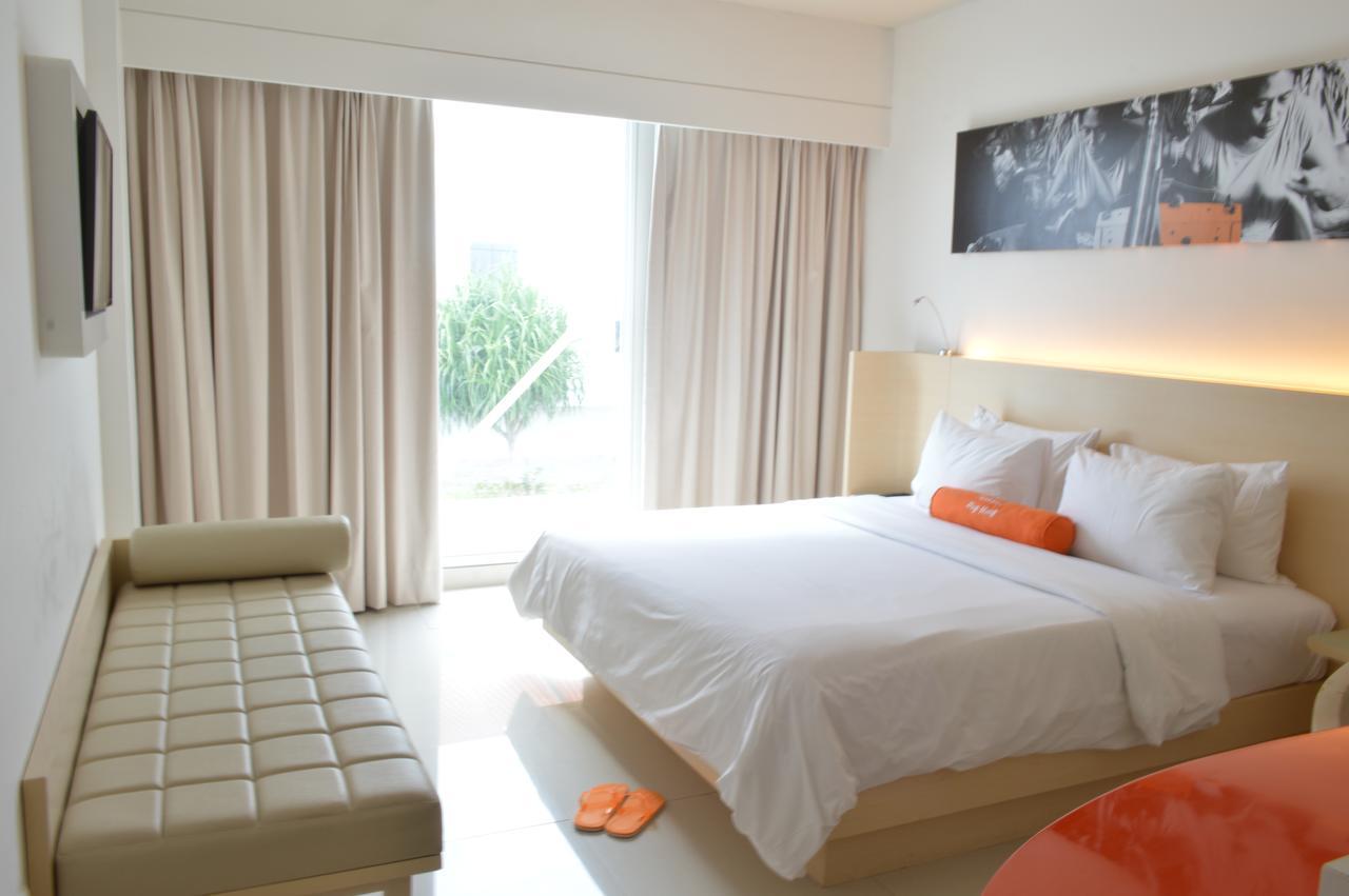 Harris Hotel And Conventions Denpasar  Exterior photo