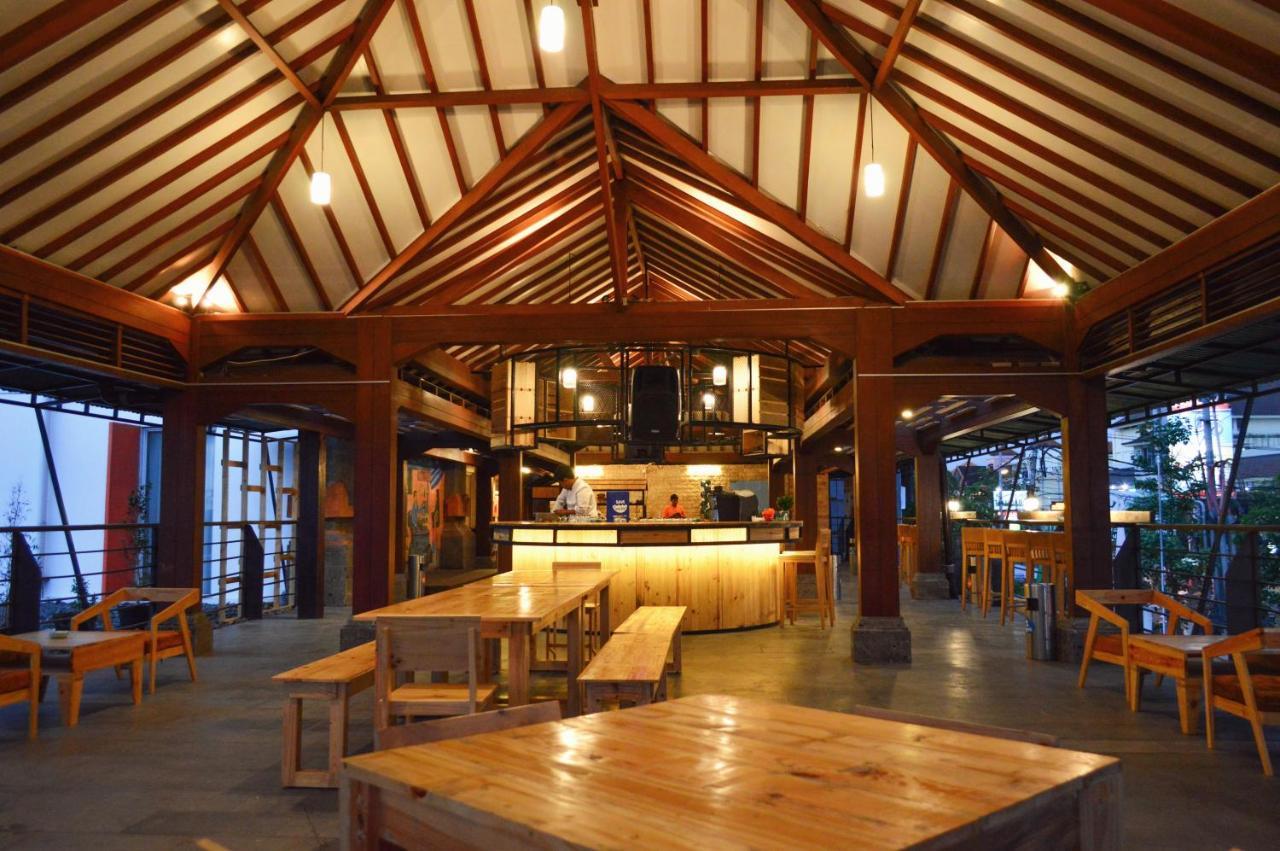Harris Hotel And Conventions Denpasar  Exterior photo