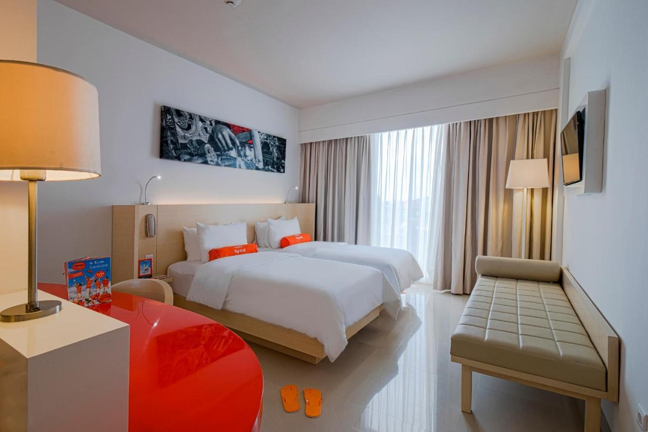 Harris Hotel And Conventions Denpasar  Exterior photo
